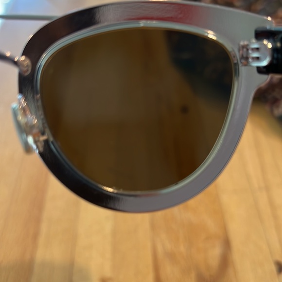 Like new Christian Dior sunglasses. Worn only 3 times. - Picture 7 of 11